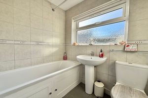 D/S Bathroom- click for photo gallery